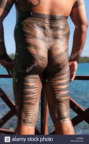 The samoan tattoo is a traditional tattoo design called the tatau. the tattoos are culturally depictions of samoa. Portrat Eines Mannes Mit Einer Pe A Samaos Traditionellen Mannlichen Tattoo Samoa Stockfotografie Alamy