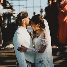 Instead of presents, money is donated so that the costs of the wedding and reception can be covered. 7 Things To Expect When Attending An Indonesian Wedding Asia Wedding Network