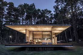 Organización interdisciplinar orientada al activismo tecnológico, el #softwarelibre, la #culturalibre y la #tecnopolitica. Forest House Besonias Almeida Arquitectos Archdaily