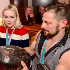 Jetzt das foto eishockeyspieler verliert ihre zähne auf der blue line einer eishockeybahn herunterladen. Eishockey Stars Um Yannic Seidenberg Feiern Mit Ehrengast Lindsey Vonn Stern De