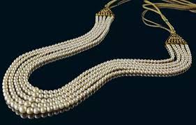 Beautiful designer pearl necklace for teens: Traditional Antique Pearl Necklace Designs In Gold