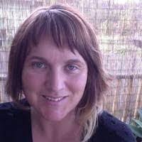 Ellie Elia's Instagram, Twitter & Facebook