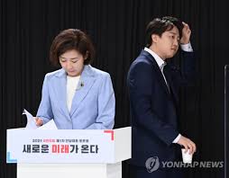 강승화 아나운서 (사진=kbs 2tv '굿모닝 대한민국 라이브' 방송 캡처)이데일리 박지혜 기자 방송 중 한 부부의 임신 사연에 대한 부적절한 언행으로 논란에 휩싸인 강승화 kbs 아나운서가 생방송 도중 직접. Urcx4onpux5sam