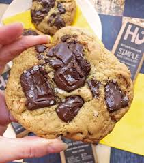 Hu kitchen offers vegan and paleo dark chocolate bars made with 70% organic stone ground cacao in an assortment of decandent flavors. Minxeats Recipes Recaps And Restaurant Reviews Hu Kitchen Chocolate