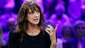 Asia argento was born in rome, italy, into a family of actors and filmmakers, both occupations which she has herself pursued. Asia Argento Raumt Sexuellen Kontakt Zu Bennett Ein Panorama Sz De