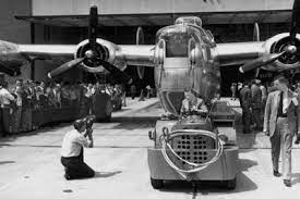Last Bomber Rolls Off Assembly Line Willow Run Bomber Plant Detroit Michigan 1945 Arsenalofdemocracy Wwii Bomber Military Pictures Bomber