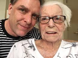 The empty chair: Canadians face first Christmas without loved ones lost to  COVID-19