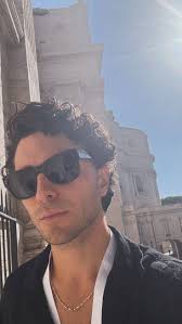 Dear Avid I have one small thing to ask from you: please (!!!) make the  footswitch