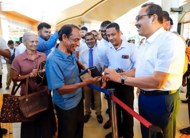 මගියාට මානසික වදයක් වන මට්ටමට අද පොදු ප්‍රවාහනය පත්වෙලා... ක්ෂේත්‍රයේ තිබෙන පැරණි පිළිකා ඉවත්කරලා, විනයක් සහිත පොදු ප්‍රවාහනයක් ඇති කල ...