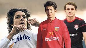 Futbola 2011 yılında gölcükspor altyapısına girerek başladı. Besiktas Galatasaray In Anlastigi Iddia Edilen Kerem Akturkoglu Transferinde Sona Yaklasti