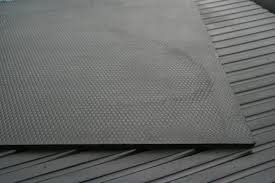 Livestock trailers are similar to horse trailers in that hoof grip offers a slip resistant floor that keeps your livestock safe while in transport. Hammer Top Broad Rib Rubber Mats Rubber Matting Cheap Rubber Matting Flooring For Stables Horses
