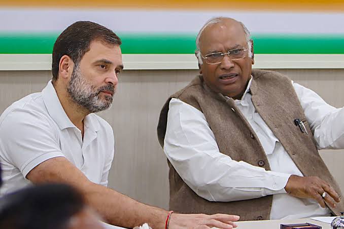 Rahul Gandhi & Mallikarjun Kharge reach Srinagar | Tehelka