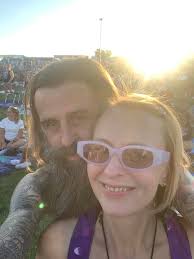 Acts of kindness for single friends with health issues