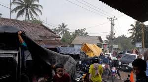 Maybe you would like to learn more about one of these? Pengunjung Pemandian Cikoromoy Membludak Kendaraan Macet 2 Jam Di Depan Pintu Masuk Tribun Banten