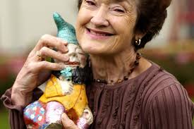 How Murphy the stolen gnome went around the world in 48 photographs