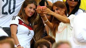 Choisis ton équipe et tente de remporter une foule de matchs touches, astuces, cheat du jeu 2 joueurs de foot : Football Les Confidences Sur L Oreiller D Une Femme De Footballeur Lens Maville Com