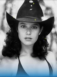 🌸In the 1980s, this striking woman was an upcoming Hollywood star. During  her heyday, she received three Academy Awards, but then she faded into  obscurity. Now, at 67, it's hard to recognize