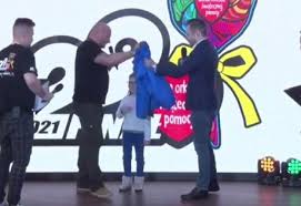 Wybierz wybierz stylowy model z kapturem lub oversize albo zobacz wszystkie kurtki i płaszcze, w tym także skórzane. Cb0utjldkkmfjm