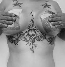 Apr 09, 2020 · antes de profundizar, vale la pena señalar que los tatuajes debajo del pecho se encuentran en el torso, debajo de la curva inferior de los senos. Tatuaje En El Pecho Y Abdomen Mujeres Lo Mejor De 2021