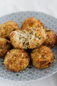 Cheesy Cauliflower Mozzarella Balls Delicious And Easy To Prepare Recipe In English And German Blumenkohl Mozzarella Bllch Rezepte Fingerfood Rezepte Lecker