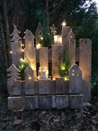 This Would Make A Cool Border Upcycle Decor Christmas Diy Outdoor Christmas