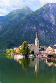 L'autriche est un pays européen d'europe centrale, frontalier de l'allemagne, du liechtenstein, de la suisse, de l'italie, de la slovénie, de la hongrie, de la slovaquie et de la république tchèque. 15e L Autriche