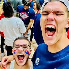GAAQ ALUM ENJOYING HIS UNIVERSITY'S MAGICAL RUN TO THE FINAL FOUR 🏀 •  @faumbb @fauathletics GAAQ Alum 👨🏻‍🎓 Ibrahim Adawiya 🇺🇸 (Class of '22)  is currently a freshman (1st year) at