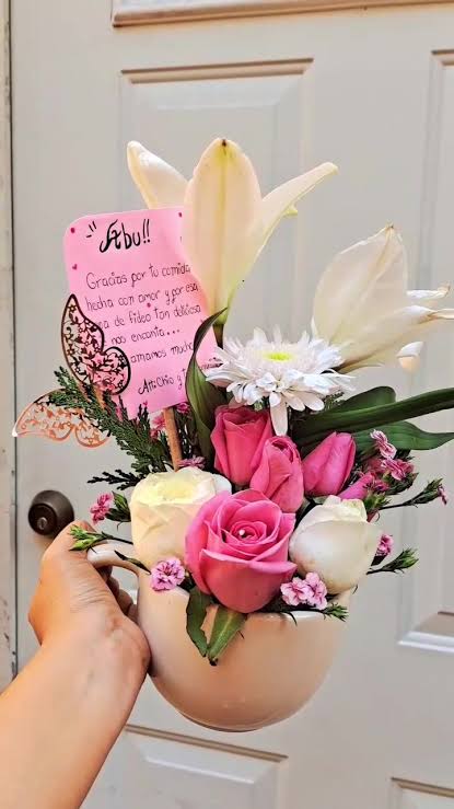 Detalles hermosos con arreglos florales