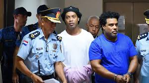 Ronaldinho accused of using fake paraguayan passport; Ronaldinho Weiter Im Gefangnis In Paraguays Hauptstadt Asuncion Eurosport