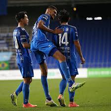 이동경(李東炅,1997년 9월 20일 ~ )은 대한민국의 축구 선수이다. ìš¸ì‚°í˜„ëŒ€ì¶•êµ¬ë‹¨ Ulsan Hyundai Football Club ì•¼ ë„ˆë' ë¹„ìš˜ì¡´ìŠ¨ ì´ë™ê²½ ìš¸ì‚°í˜„ëŒ€ Faì»µ Facebook