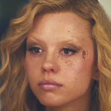 Maxine Minix Haircut