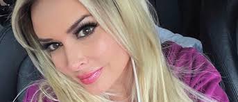 Daniela katzenberger hat eine neue haarfarbe. Daniela Edelberger Die Katze Zeigt Ihre Neue Haarfarbe Promiflash De
