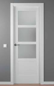 Puerta Lacada Blanca Mod Lac 5104 3v Puertas Puertas Interiores Blancas Puertas Interiores Puertas De Aluminio Modernas