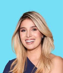 Kari Pace's Instagram, Twitter & Facebook