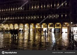 Nighttime view of San Marco Plaza in Venice, Italy — Stock Editorial Photo  © 3000ad #333911992