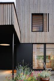 Une Villa Bioclimatique Simple Et Efficace Fassade Haus Holzverkleidung Haus