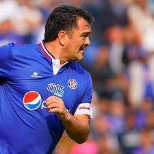 Costura en costados lo cual permite un mejor fit, y etiqueta con holograma de producto oficial. Cruz Azul Carlos Hermosillo Recibio La Playera De Campeon