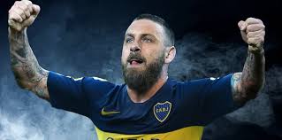 Daniele de rossi является сыном alberto de rossi (тренер roma primavera). De Rossi Latih Boca Juniors Dulu As Roma Kemudian