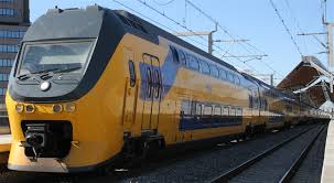 Het centraal station en andere. Geen Treinverkeer Tussen Leiden En Den Haag Door Stroomstoring Leiden
