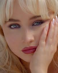 Nina Carpenter (@ninaacarpenter)