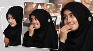Dalam postinganya umi pipik, dirinya terlihat meluapkan kerinduannya kepada ayahanda yang meninggal tepat pada enam tahun lalu. Umi Pipik Home Facebook