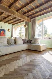 Ristrutturazione Soffitto In Legno Per Cascina Arredare Il Loft Soffitti In Legno Pavimenti In Legno Rustico