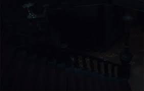 Malcolm și kisha se mută în casa visurilor lor, dar în curând descoperă că un demon locuiește deja acolo. The Haunting Of Hill House 33 Secret Ghosts Hiding In The Shadows