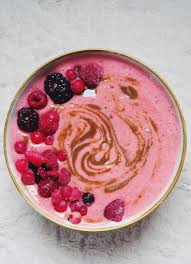 Smoothie Bowl Aux Fruits Rouges Et Puree De Noisette Sans Lactose Recettes Vegetariennes Faciles On Mange Quoi Violette Recette Puree De Noisette Alimentation Recettes Crues