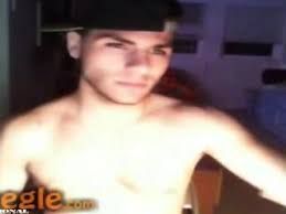 Straight guy showing off his body and jerking off. Guy Jerking On Cam Hotntubes Porn