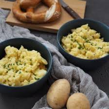 Schwabischer Kartoffelsalat Mit Bruhe Essig Ol Vegan Wiewowasistgut Com Rezept In 2020 Lebensmittel Essen Essen Reise Kartoffelsalat