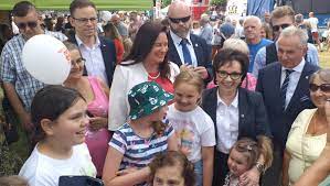 Check spelling or type a new query. Elzbieta Witek On Twitter Polski Lad Dla Rodziny Tym Razem W Brzegu Dziekuje Za Spotkanie I Mozliwosc Przyblizenia Rozwiazan Zawartch W Tym Przelomowym Programie Https T Co Z2eaqsogff