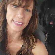 Lisa Pyle's Instagram, Twitter & Facebook