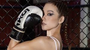 DJ Bibi Nguyễn khoe hình thể khỏe khoắn trong phòng gym