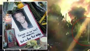Une caméra de vidéo surveillance a filmé l'accident de voiture de paul walker. Mort De Paul Walker Sa Voiture Etait Lancee A 160 Km H Au Moment De L Accident Midilibre Fr